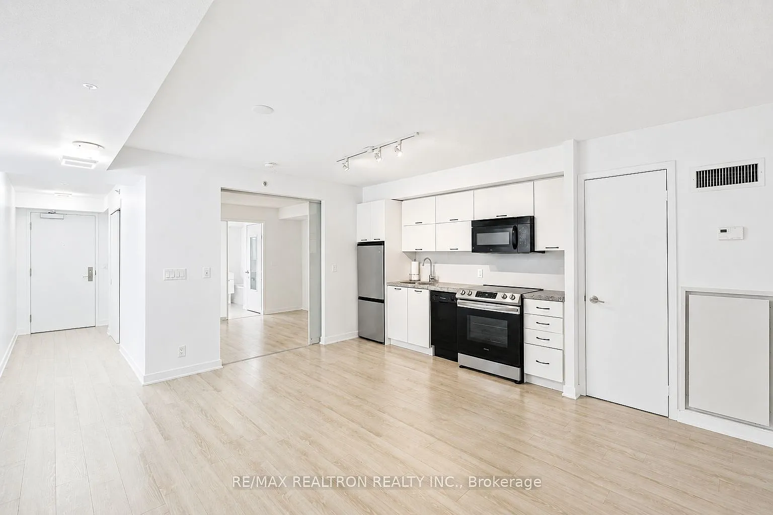 1 bed, $2,300 — Photo 4