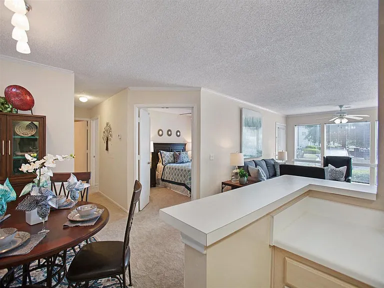 Rivermont Apartment Homes — Photo 24