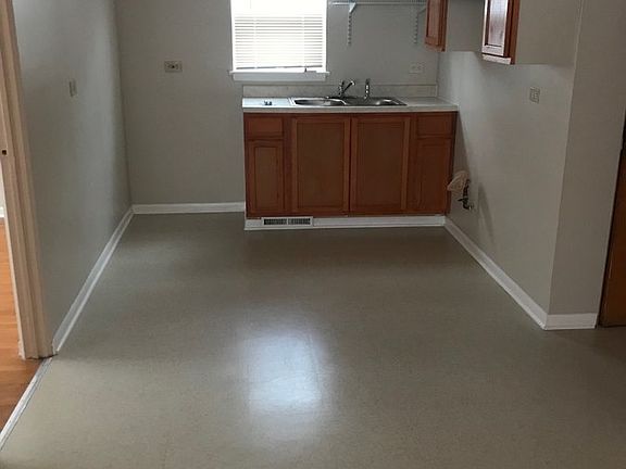 5th image of 14546 Des Plaines St APT 1