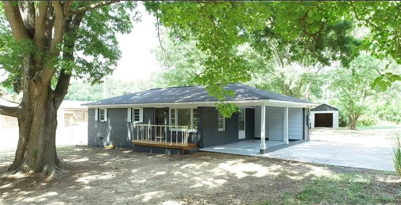 3 bed, 1000 sqft, $1,399 — Photo 1