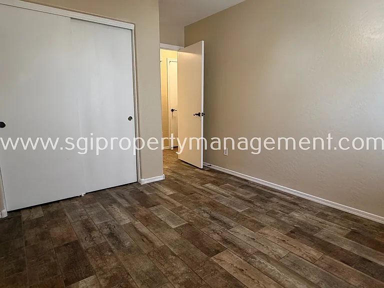 383 E Anastasia St — Photo 10