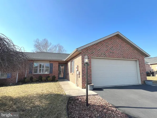 330 Parkwood Dr, Chambersburg, PA 17201