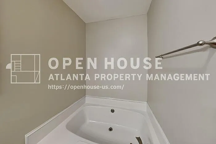 3753 Memorial Pkwy NW — Photo 11