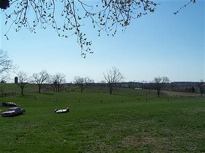 3rd image of 1385 Mills Ln