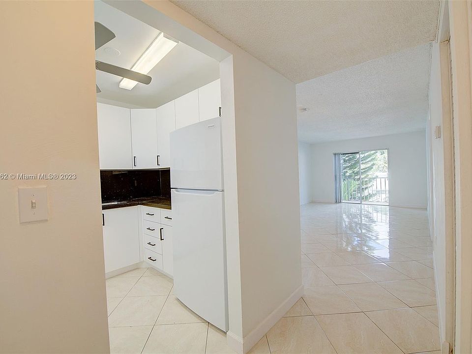 1st image of 855 Euclid Ave APT 303