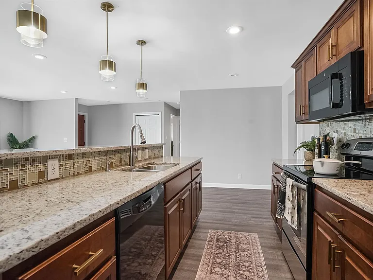 2905 W Hickory Grove Rd — Photo 15
