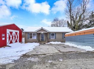 39 W George St, Dallastown, PA 17313