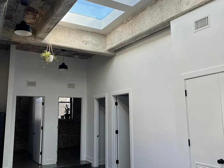 1702 W 19th St #4 — Photo 3