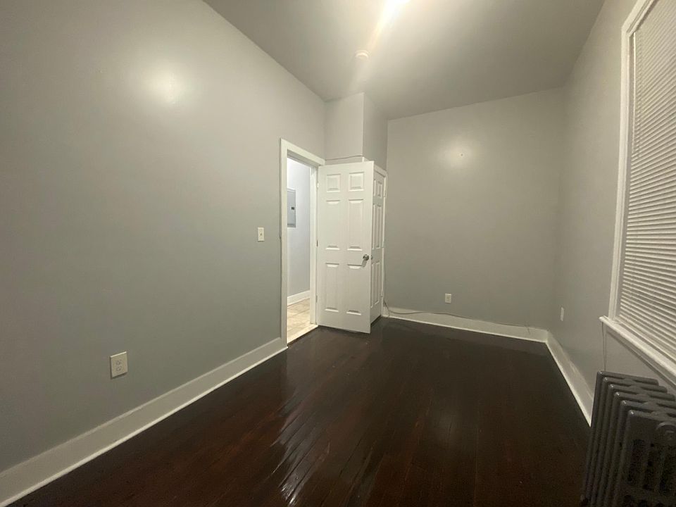 1st image of 564 Sanford Ave Floor 1