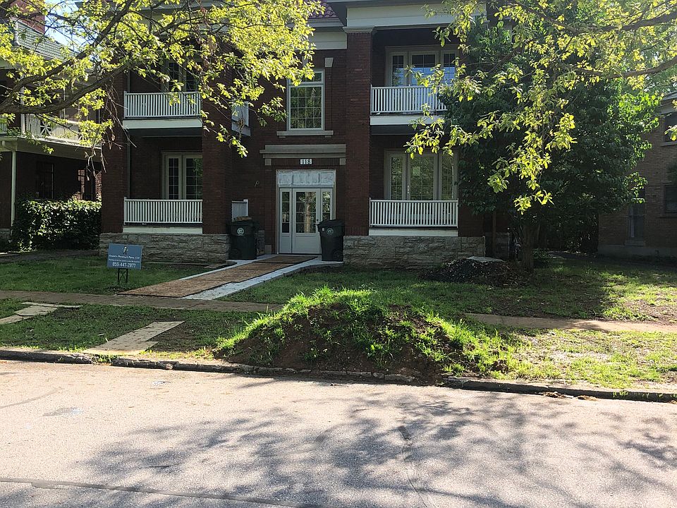 118 Desha is in the historic district and sits directly across from a lovely pocket park. Great watching from those balconies!