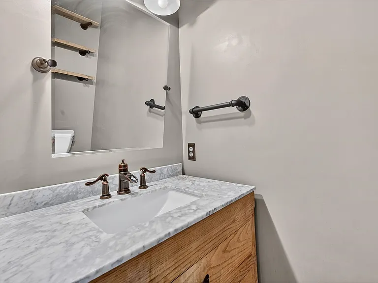 2400 Sweet Grass Trl — Photo 10