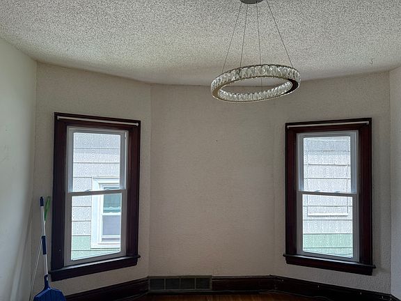 5th image of 233 Bird Ave #2