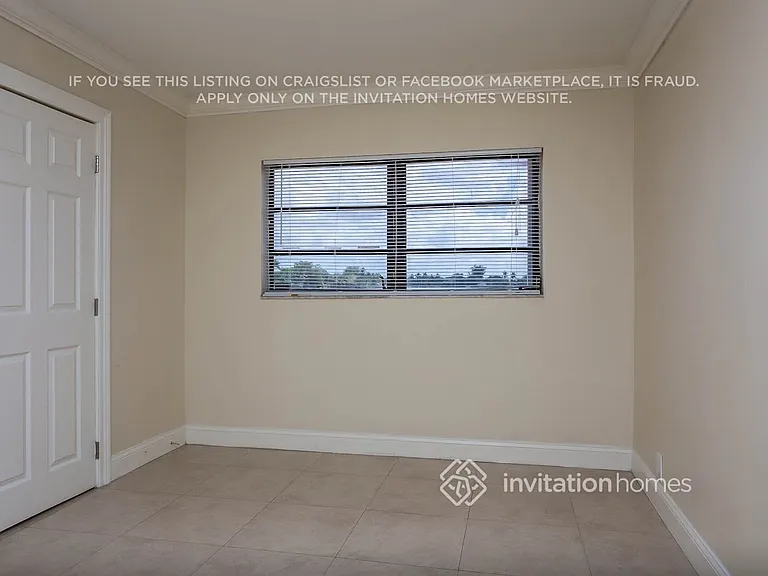 10900 SW 42nd St — Photo 12