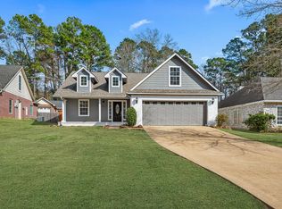 2105 Champions Dr, Lufkin, TX 75901