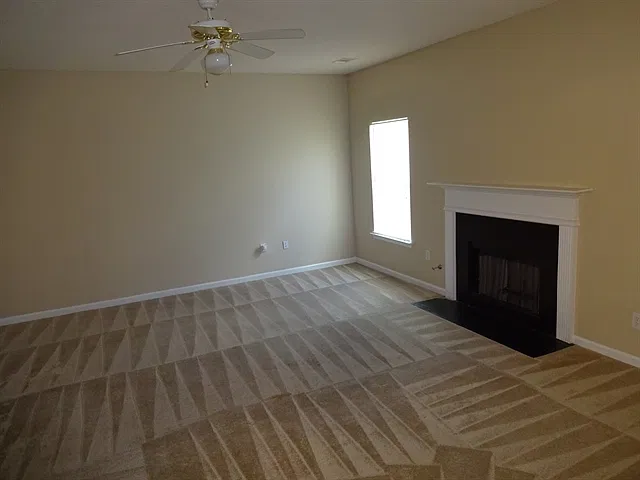 4 bed, 2.5 bath, 2723 sqft, $2,375 — Photo 3