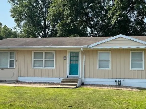 5002 Red Barn Ln, Saint Joseph, MO 64503
