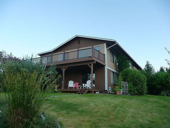 Large Deck for enterraining