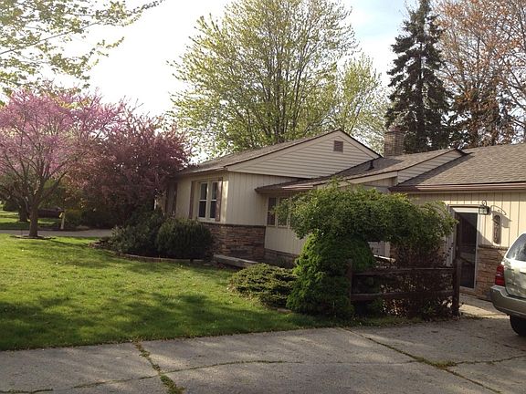 2nd image of 19919 Parkside St