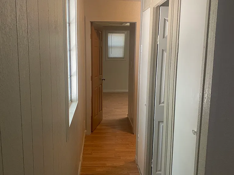 20702 Lower Hillview Dr — Photo 6