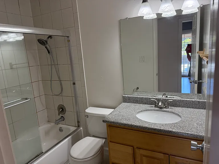1213 W Washington Ave #3 — Photo 5