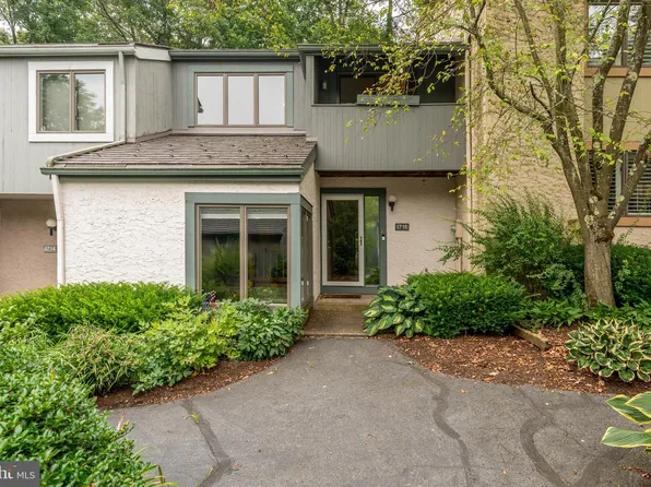 1716 Woodledge Cir, State College, PA 16803