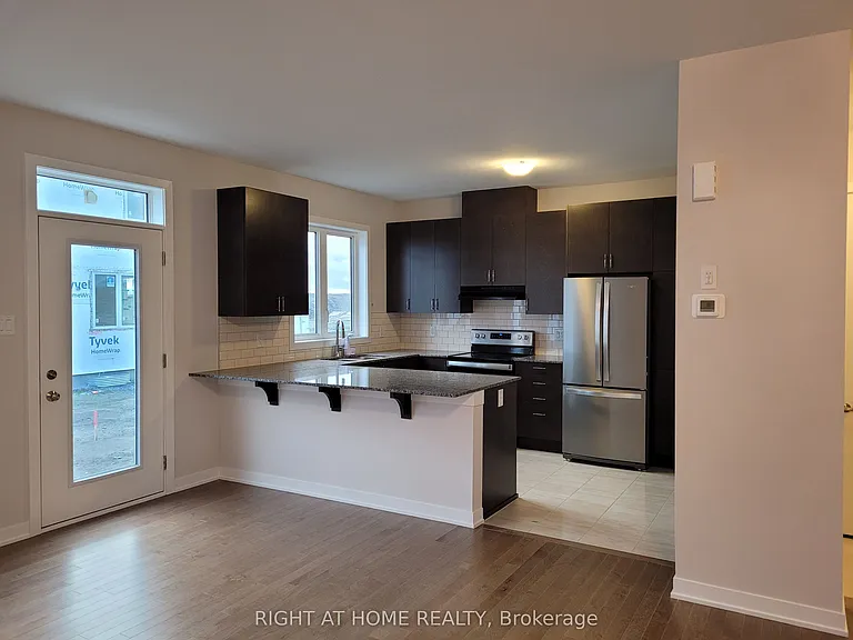 12 Focality Cres — Photo 7