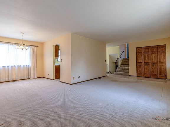 3rd image of 105 Asheville Ct
