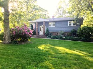 3 Sarah Dr, Dix Hills, NY 11746