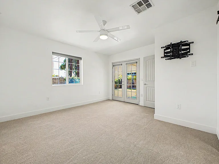 8129 E Oak St — Photo 12