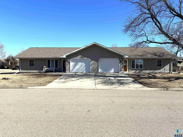 424 & 426 E 4th Ave, Miller, SD 57362