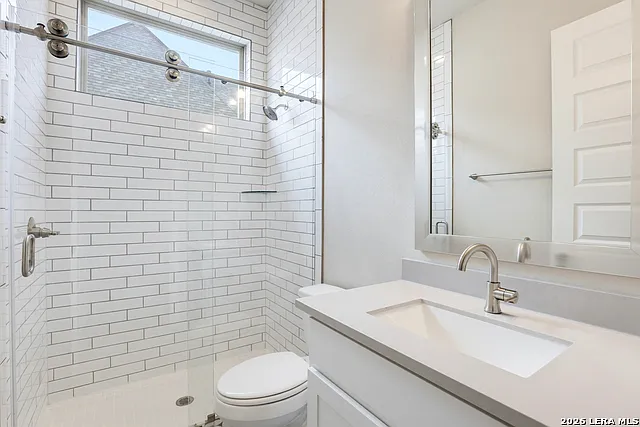 3034 Daplyn Park — Photo 6