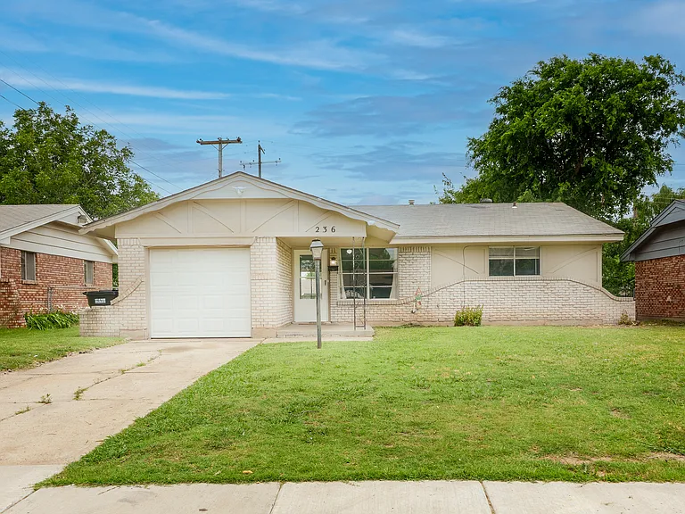 236 S Norman Ave — Photo 1