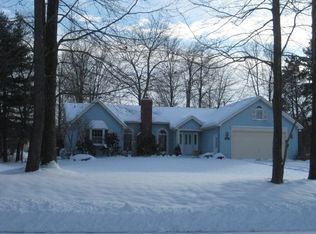 1083 Woodmont Dr, Meadville, PA 16335
