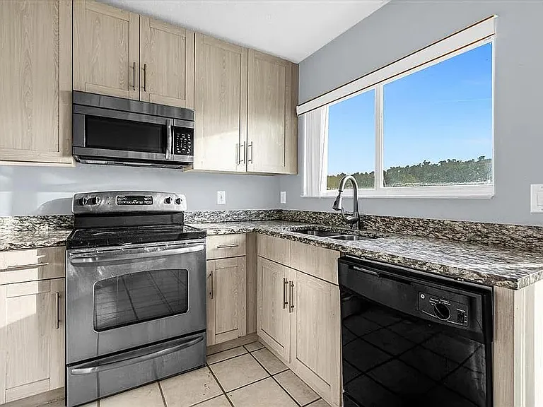 13300 Fairway Glen Dr — Photo 2