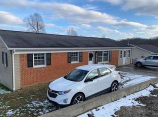 33 Maple Ct, West Liberty, KY 41472