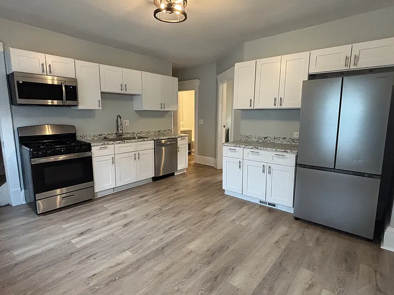 2303 Althen Ave #UP — Photo 1