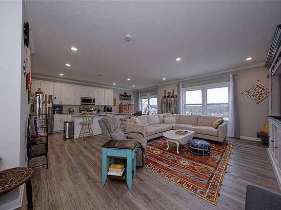 5th image of 1905 Canterbury Dr N