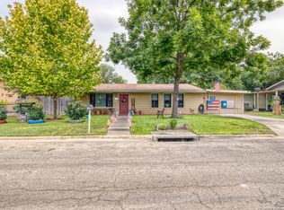 107 W Campbell St, Uvalde, TX 78801