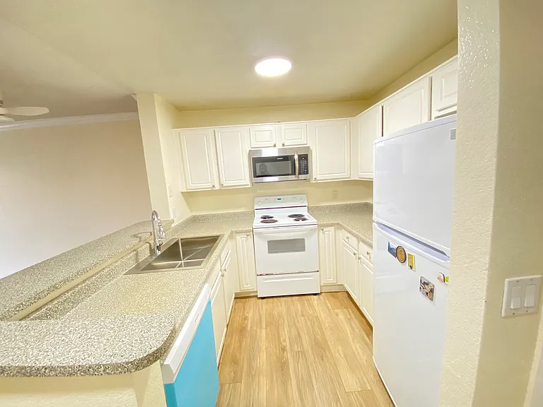 8889 Caminito Plaza Centro #7219 — Photo 6