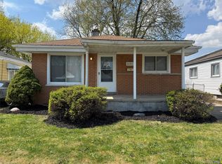 24933 Grove Ave, Eastpointe, MI 48021