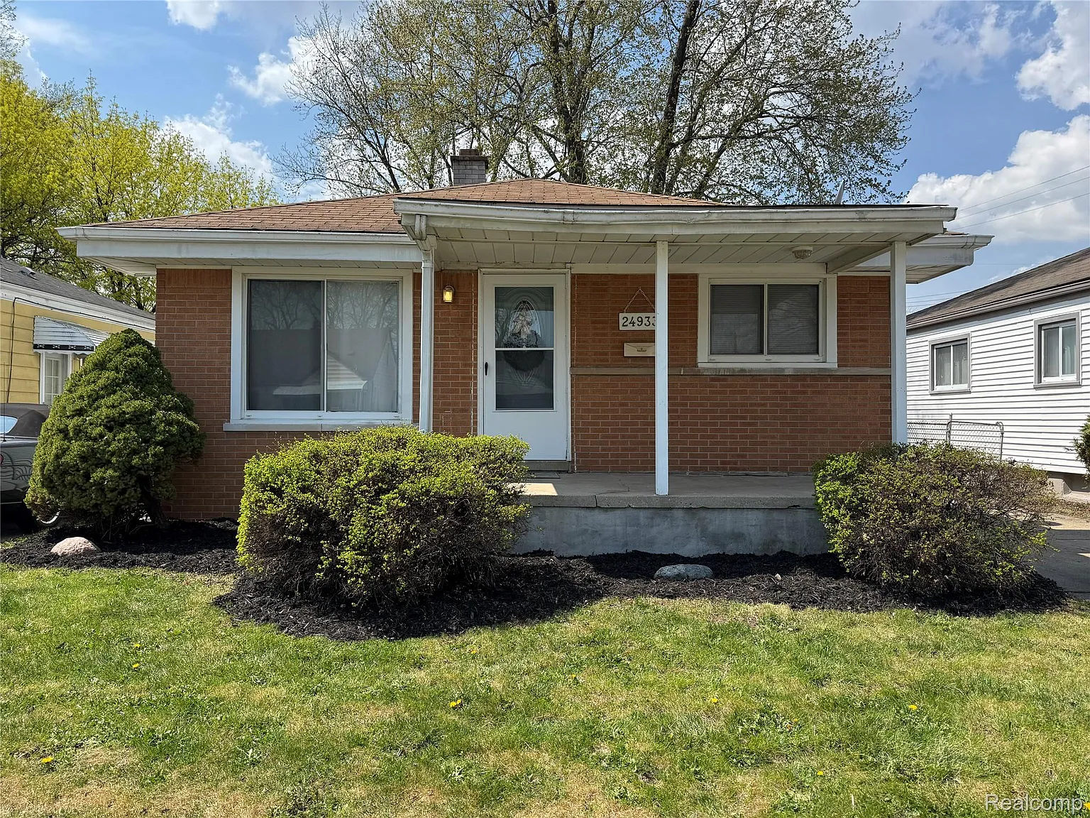 24933 Grove Ave photo 1