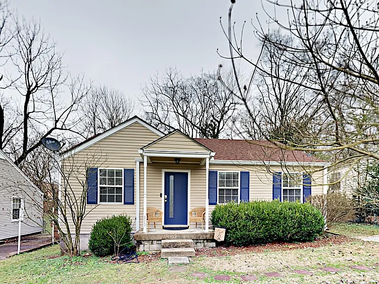913 Emmett Ave — Photo 1