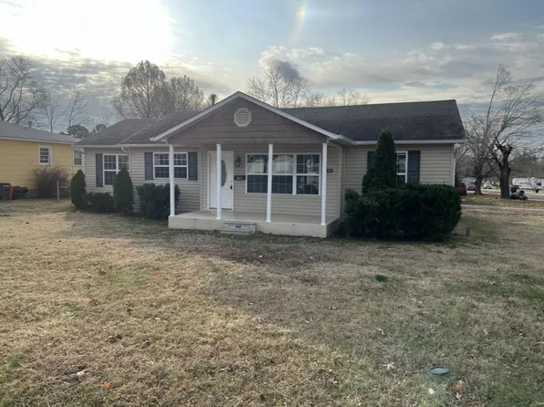 505 Hickory Hills Dr, Dexter, MO 63841