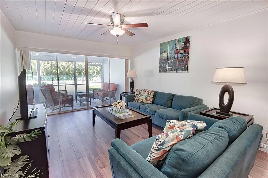 2 bed, 2.0 bath, 1100 sqft, $5,500 — Photo 3