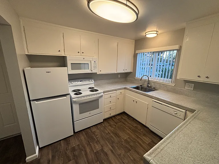 786 Reseda Dr #2 — Photo 3