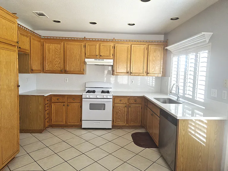 9985 Orange St — Photo 7