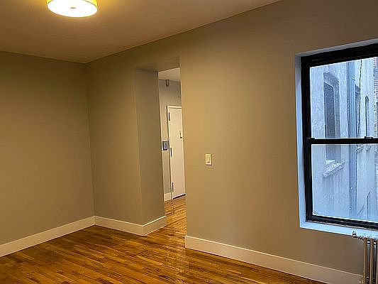 5th image of 1569 Lexington Ave #18