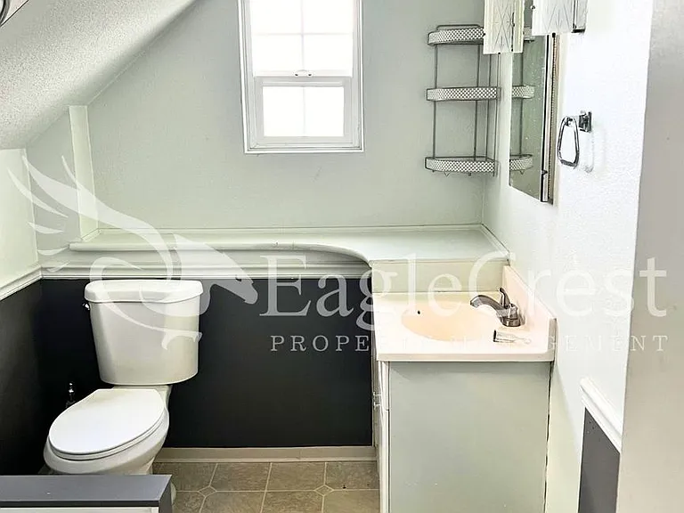 613 Locust St — Photo 14