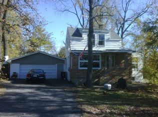 16 S Lake Ave, Grayslake, IL 60030