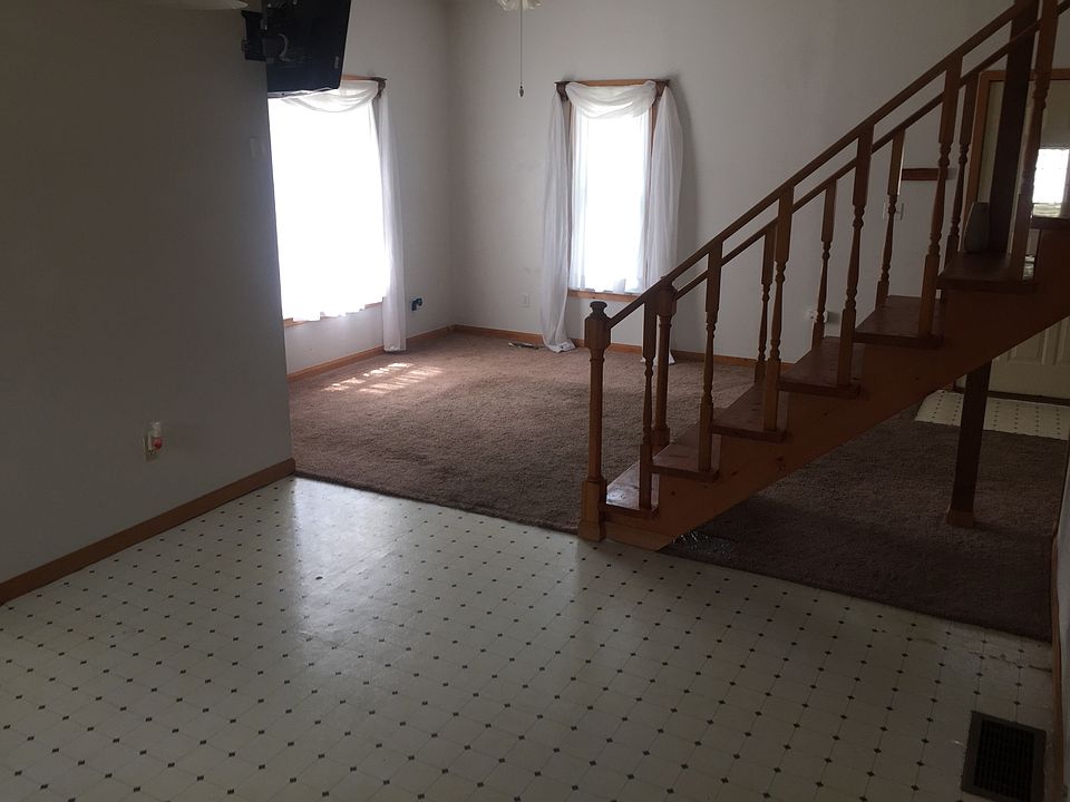 1st image of 120 Center St